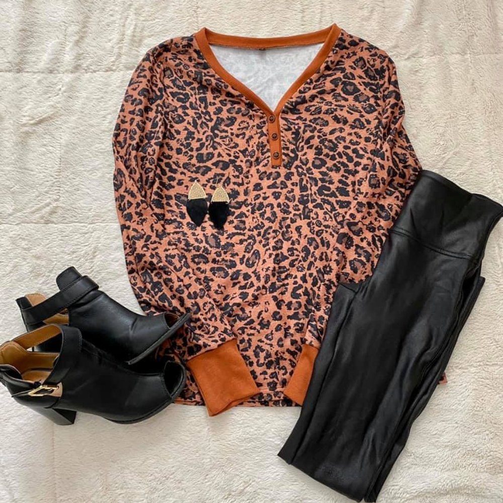 Leopard Button Top - Picture 2 of 3